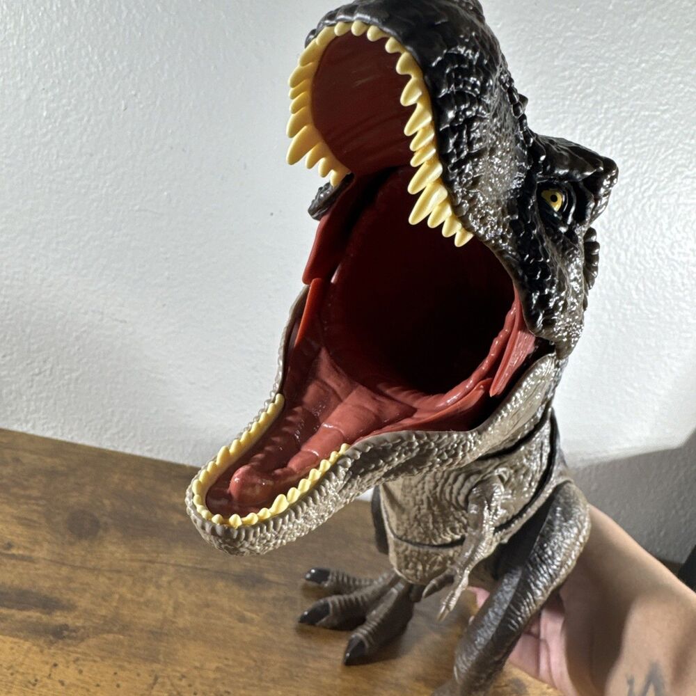 Jurassic World Tyrannosaurus Dominion Thrash n Devour Rex with Sound DNA TAB - Picture 11 of 12